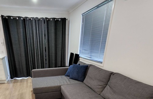 Diddillibah Cabin | Pet friendly and private 9 hole golf course 12 minutes to surf beach