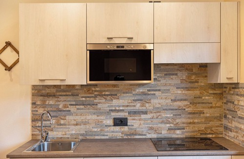 Sant'Anna Apartment | Pet-Friendly Apartment 'Angelina Casa Claudia' with Mountain View & Wi-Fi