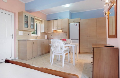 Psarou Apartment | Pet-Friendly Apartment 'Vorrisi' with Sea View, Terraces & A/C