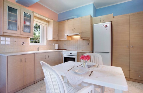 Psarou Apartment | Pet-Friendly Apartment 'Vorrisi' with Sea View, Terraces & A/C