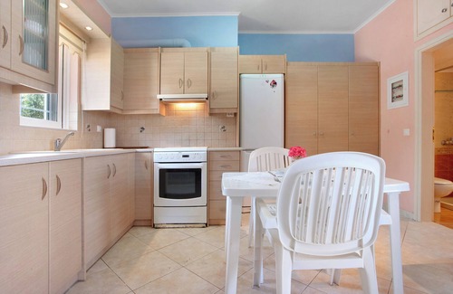 Psarou Apartment | Pet-Friendly Apartment 'Vorrisi' with Sea View, Terraces & A/C