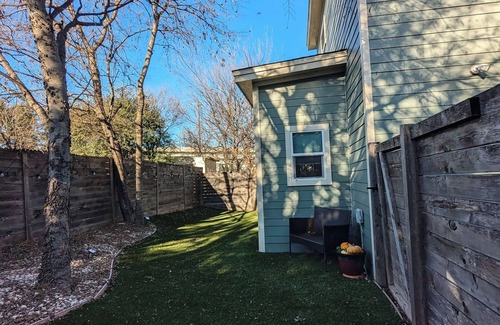 St. Johns House | Pet-Friendly ATX International House