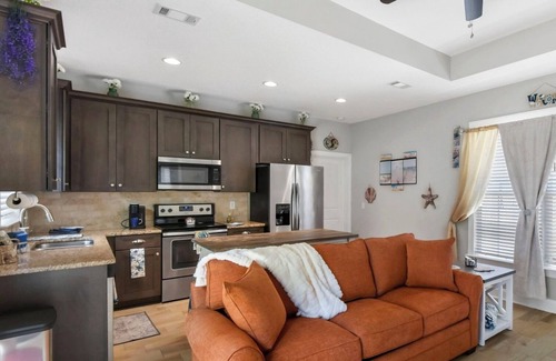 Saint Simons Island Cottage | Pet friendly, beautiful mid island cottage only 3 miles from the beach!