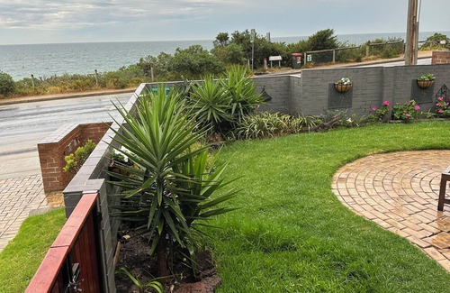 Mornington Villa | Pet friendly beachfront haven - Fisherman’s Beach Mornington
