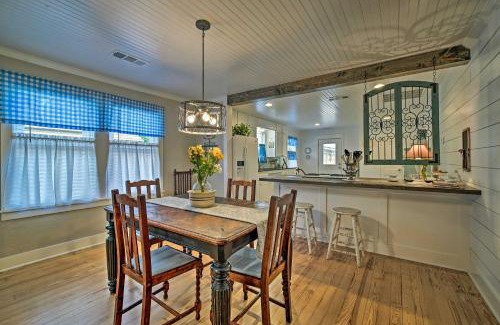 Brenham House | Pet-Friendly Brenham Cottage with Yard!