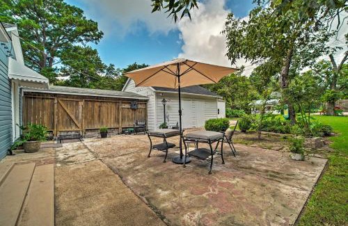 Brenham House | Pet-Friendly Brenham Cottage with Yard!