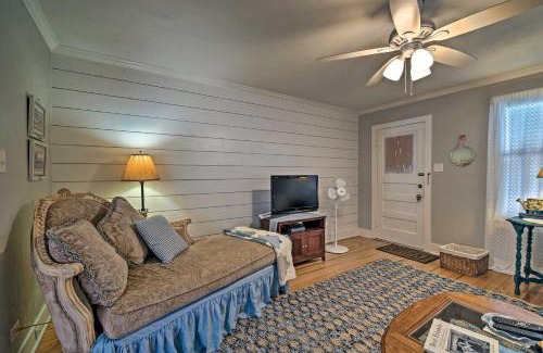 Brenham House | Pet-Friendly Brenham Cottage with Yard!