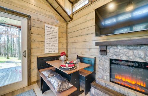 Broken Bow House | Pet-Friendly Broken Bow Cabin Hot Tub and Fireplace