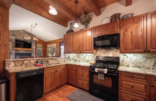 Grand Elk Ranch Cabin | Pet-friendly cabin w/hot tub & fire pit