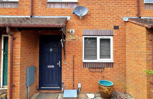 Quedgeley House | Pet Friendly Canalside House in quiet area of Quedgeley - Gloucester