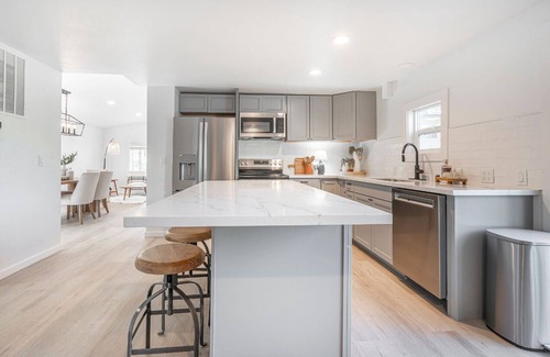 Deschutes River Woods House | Pet friendly close in on 1 Acre, 3-bedroom house with A/C in Bend + RV Hook up