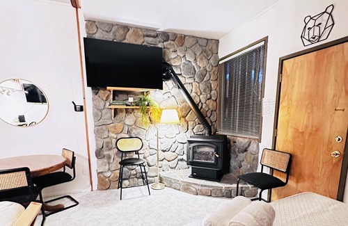 Bear Valley Apartment | Pet Friendly Condo Across From Bear Valley Lodge