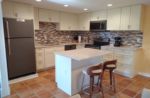 Port St. Joe Cottage | Pet Friendly Cottage-3 blocks from Beach New fenced yard.