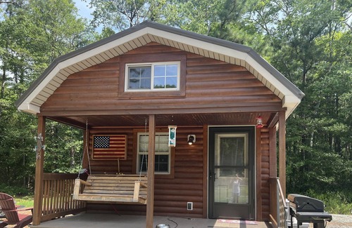Georgetown Cabin | Pet friendly cottage near golf and beaches