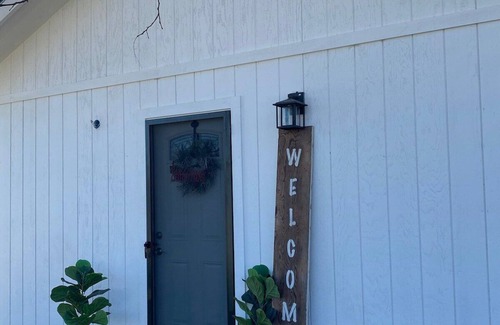 Loomis House | Pet-Friendly Country Retreat w/W&D, Single-Story