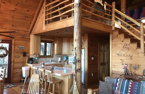Ferguson Cabin | Pet-Friendly,Cozy Cabin,Hot Tub,Wood Fireplace,WiFi