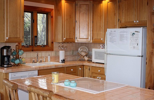 Ferguson Cabin | Pet-Friendly,Cozy Cabin,Hot Tub,Wood Fireplace,WiFi