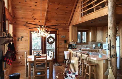Ferguson Cabin | Pet-Friendly,Cozy Cabin,Hot Tub,Wood Fireplace,WiFi