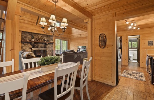 Beech Mountain Cabin | Pet Friendly, Fenced Yard, Hot Tub and Game Room! Close to Hiking and Beech Ski!