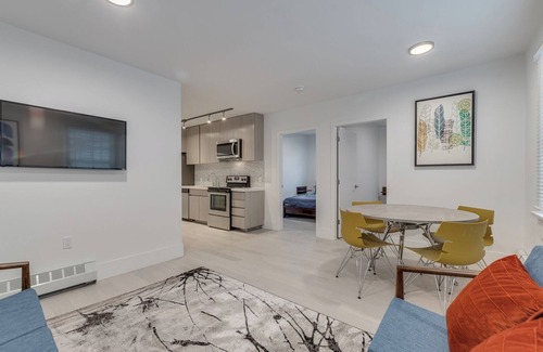 Downtown Vancouver Apartment | Pet Friendly Furnished 2 Bedroom @1425 Haro