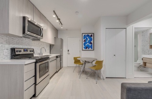 Downtown Vancouver Apartment | Pet Friendly Furnished Studio@1425 Haro