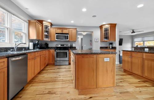 Grass Lake House | Pet-friendly Grass Lake Hideaway