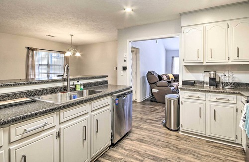 Grovetown House | Pet-Friendly Grovetown Home w/ Screened Porch