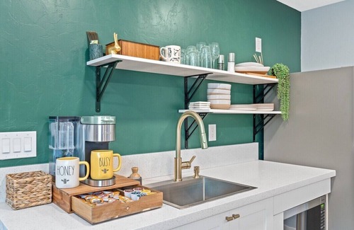 Julia Keen Cottage | Pet Friendly Guesthouse in Central Tucson