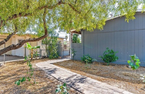 Julia Keen Cottage | Pet Friendly Guesthouse in Central Tucson