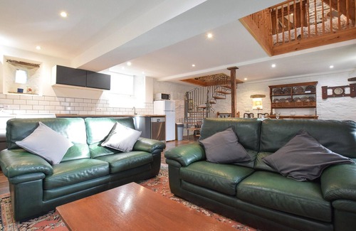 Villiers-Fossard House | Pet friendly home in Villiers-Fossard