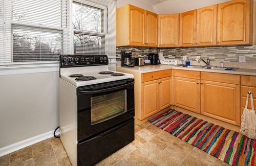Ypsilanti Apartment | Pet-Friendly Historic Stay I Near Fold Lake, Depot Town & 10 Mins to Ann Arbor