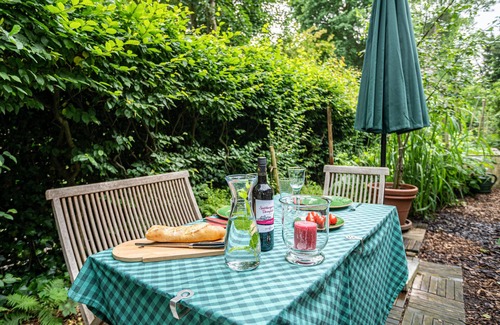 Oberneuland Apartment | Pet-friendly Holiday Apartment "Lieblingsplatz" with Shared Terrace, Garden & Wi-Fi