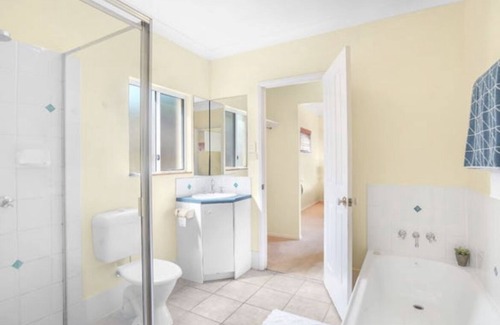 Brinsmead House | Pet friendly home, 10 minutes from the city and 10 minutes from the beach