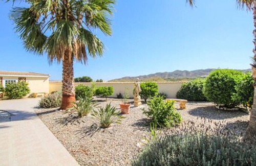 Arboleas House | Pet friendly home in ARBOLEAS