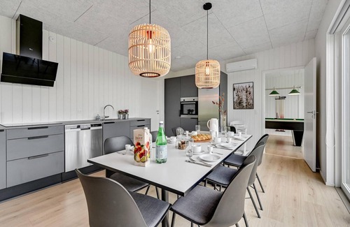 Hjarbæk House | Pet friendly home in Løgstrup with WiFi