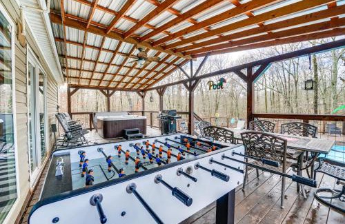 Broken Bow House | Pet-Friendly Home with Hot tub in Broken Bow!