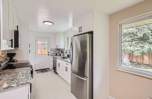 Lakewood Apartment | Pet Friendly I 3bd I Red Rocks I Belmar I Denver