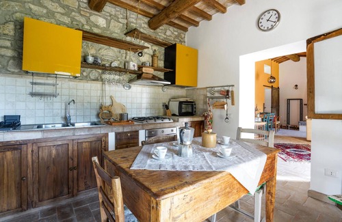 Campiglia d'Orcia House | Pet friendly home in Campiglia D'orcia
