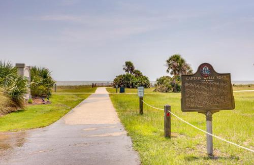 Jekyll Island Apartment | Pet-Friendly Jekyll Island Abode - Walk to Beach!