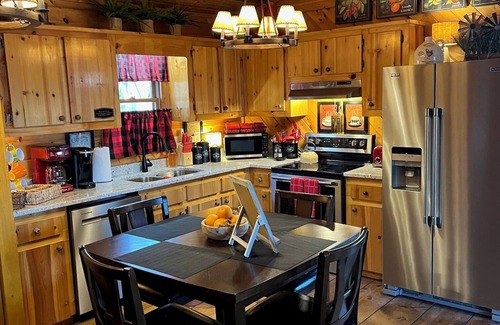 Blairsville Cabin | Pet friendly MOUNTAIN CABIN minutes to BLUE RIDGE