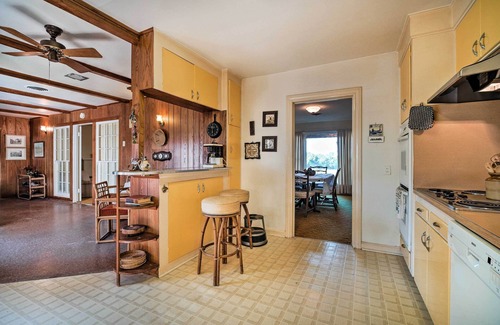 Navasota House | Pet-Friendly Navasota Ranch House w/ Arcade!