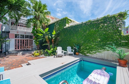 Historic Seaport Apartment | Pet Friendly, Near Duval - Rose Petal Petite Suite
