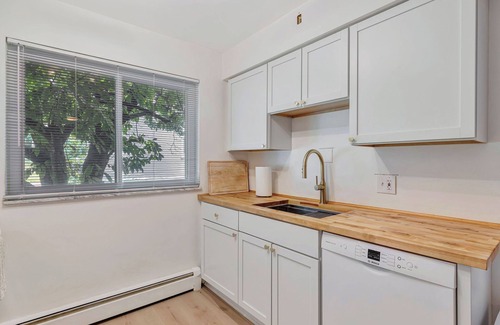 Westwood Apartment | Pet Friendly, Newly Updated 1Bed/1Bath Perfect for Long Term Stays