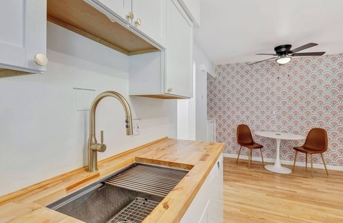 Westwood Apartment | Pet Friendly, Newly Updated 1Bed/1Bath Perfect for Long Term Stays