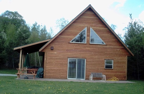 Crandon Cabin | Pet friendly Northwoods Cabin by Lake Metonga in Crandon, Wisconsin