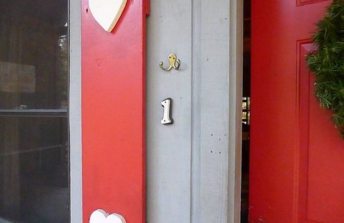 Sautee Nacoochee Cottage | Pet friendly only 4 miles from Beautiful Downtown Helen!