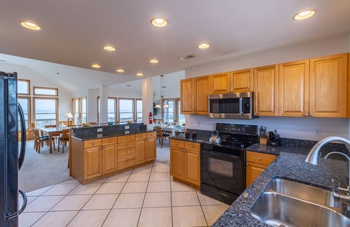 Carova Beach House | Pet-friendly oceanfront treasure on the 4x4 beaches!