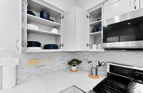 Milwood House | Pet Friendly - Q2 & Domain - King Bed + Pool Table