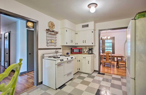 Fort Worth House | Pet-Friendly River District Home w/Fenced Yard