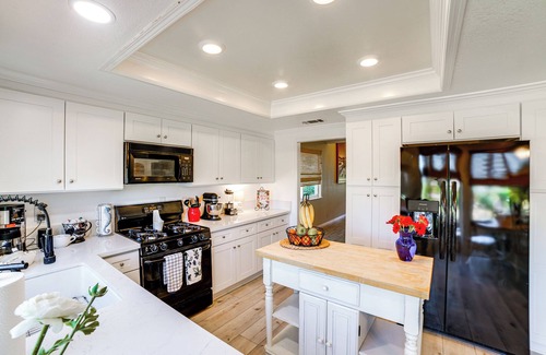 Estates at Canyon Crest House | Pet-Friendly Riverside Retreat w/Private Spa!